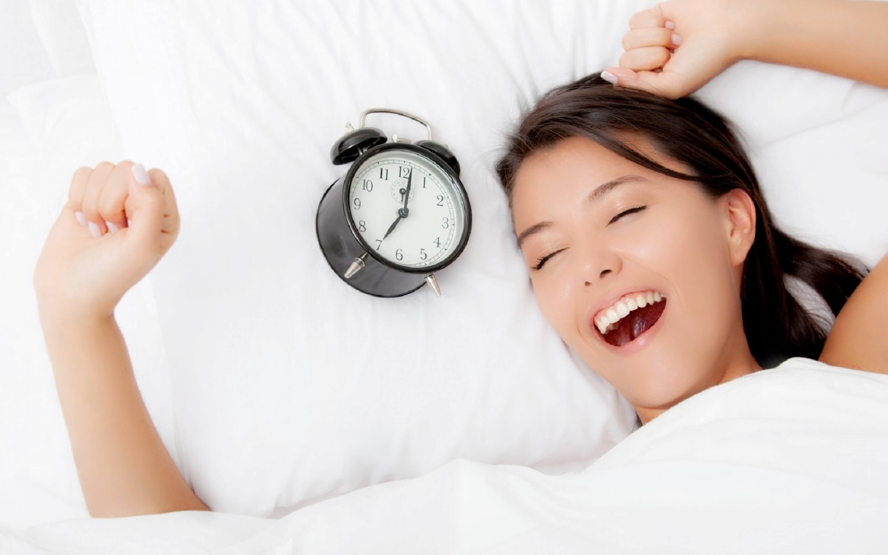 Ngủ đủ giấc và đúng giờ giúp tăng chiều cao