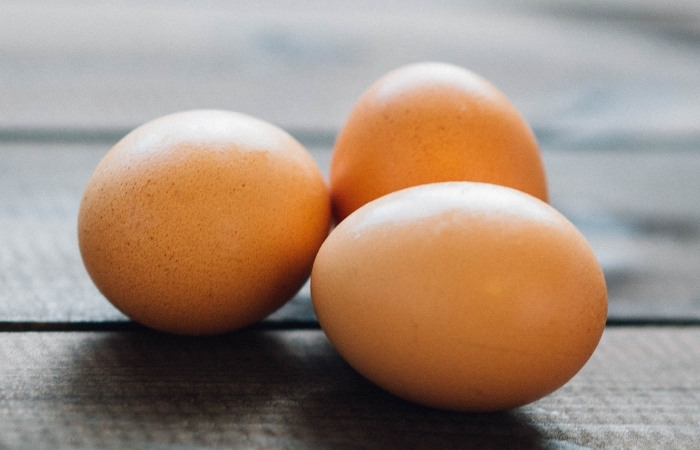 Sau mổ đục thủy tinh thể nên ăn trứng