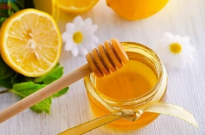 Sử dụng kết hợp mật ong + chanh để tăng hiệu quả trị mụn