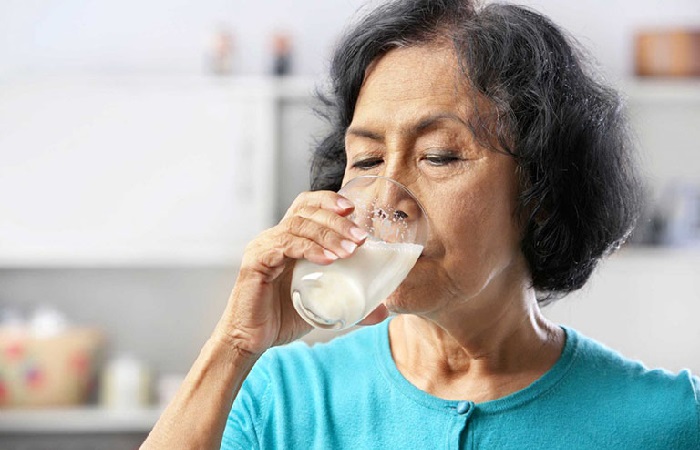 Uống sữa bổ sung Canxi không giúp điều trị loãng xương